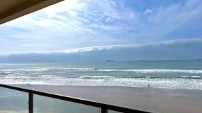 Beautiful Beach Front Condo near Downtown